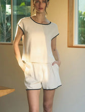 Load image into Gallery viewer, Brooke Contrast Trim Linen Top
