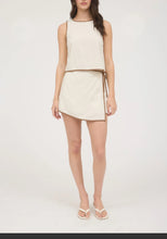 Load image into Gallery viewer, Brooke Linen Contrast Piping Tank
