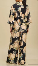 Load image into Gallery viewer, Vintage Floral Puff Sleeve Button Down Blouse
