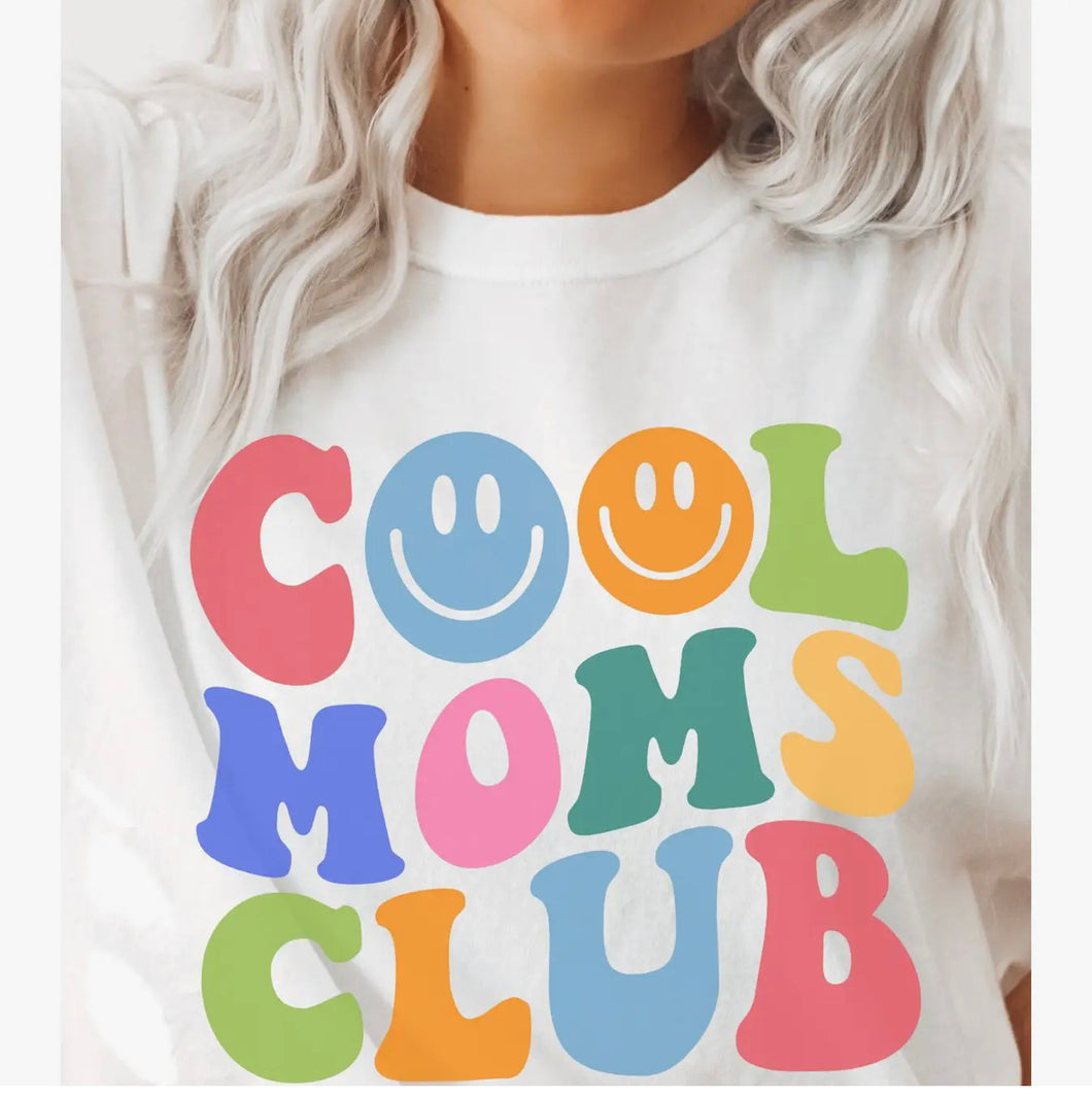 COOL MOMS CLUB OVERSIZED GRAPHIC TEE